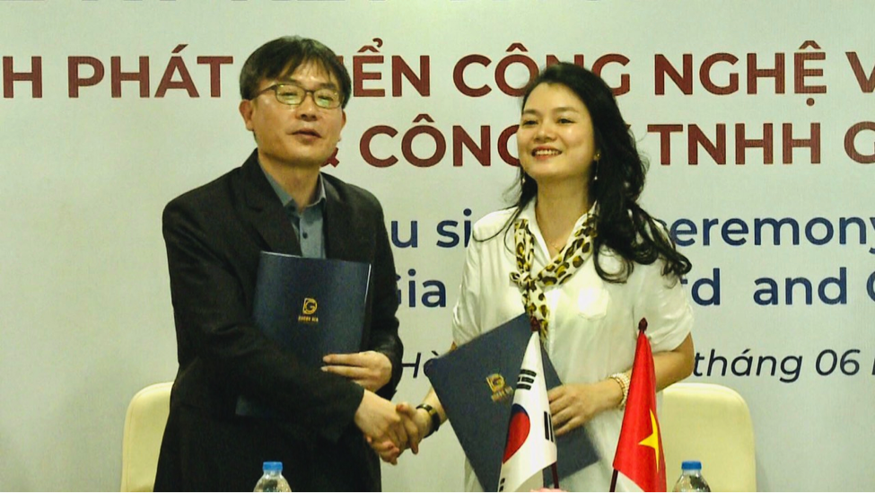 Lễ ký kết thỏa thuận hợp tác giữa Công ty phát triển công nghệ & đầu tư quốc tế DƯƠNG GIA và công ty TNHH GUE VINA Hàn Quốc Lễ ký kết thỏa thuận hợp tác giữa Công ty phát triển công nghệ & đầu tư quốc tế DƯƠNG GIA và công ty TNHH GUE VINA Hàn Quốc