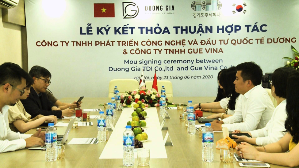 Lễ ký kết thỏa thuận hợp tác giữa Công ty phát triển công nghệ & đầu tư quốc tế DƯƠNG GIA và công ty TNHH GUE VINA Hàn Quốc Lễ ký kết thỏa thuận hợp tác giữa Công ty phát triển công nghệ & đầu tư quốc tế DƯƠNG GIA và công ty TNHH GUE VINA Hàn Quốc