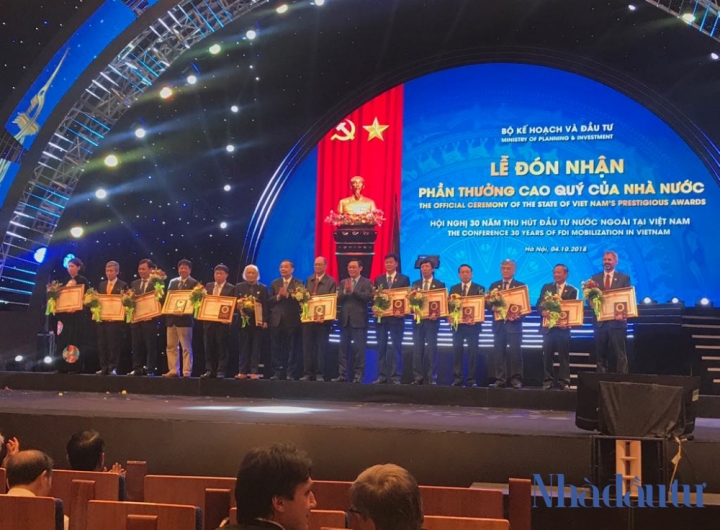 Vinh danh các đơn vị, cá nhân đóng góp cho sự nghiệp thu hút FDI