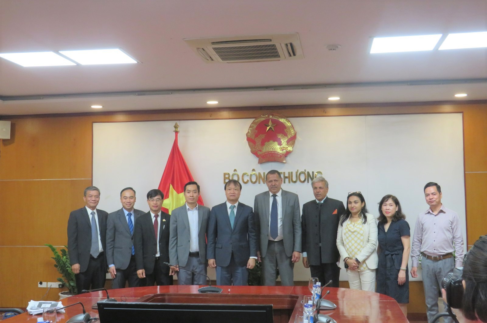 Thứ trưởng Bộ Công Thương Đỗ Thắng Hải tiếp Chủ tịch Tập đoàn PDA Ventures (Ấn Độ)