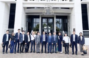đoàn đại Biểu Cấp Cao Ubdt Việt Nam Chụp ảnh Lưu Niệm Tại Tòa Nhà Quốc Hội Bắc Úc