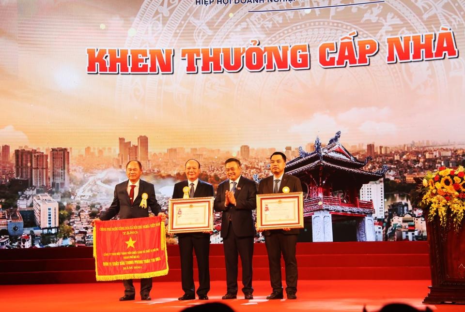 Chủ tịch Hà Nội: Cải thiện môi trường đầu tư kinh doanh, thúc đẩy phát triển doanh nghiệp Chủ tịch Hà Nội: Cải thiện môi trường đầu tư kinh doanh, thúc đẩy phát triển doanh nghiệp