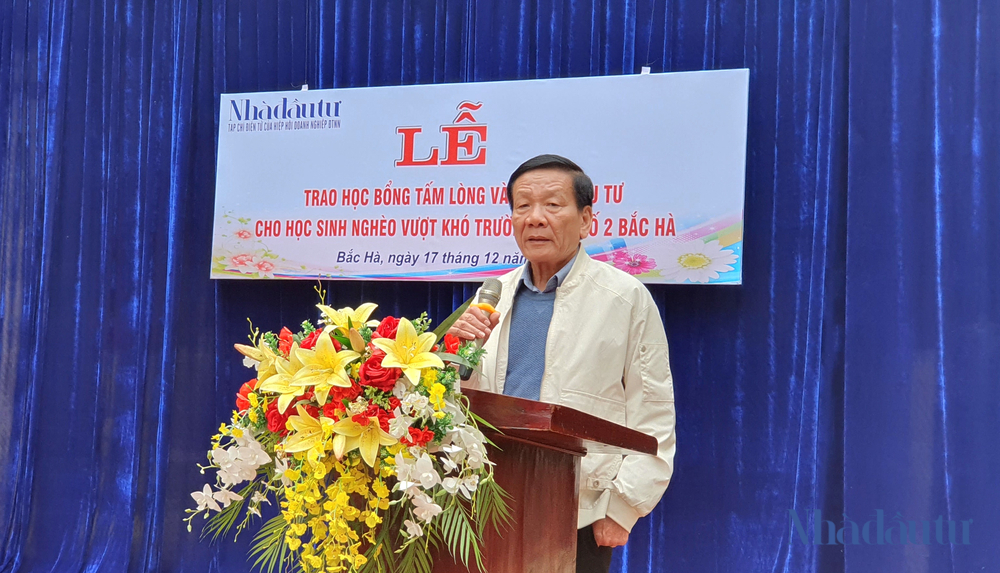 Tạp chí Nhà đầu tư trao 100 suất học bổng cho học sinh vượt khó học giỏi trường THPT số 2 Bắc Hà Tạp chí Nhà đầu tư trao 100 suất học bổng cho học sinh vượt khó học giỏi trường THPT số 2 Bắc Hà