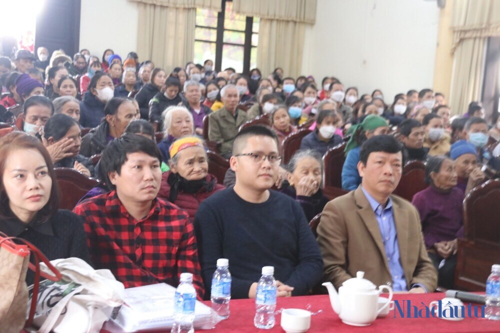 Tạp chí Nhà đầu tư và Quỹ Thiện Tâm trao 500 suất quà Tết cho người nghèo Hà Tĩnh Tạp chí Nhà đầu tư và Quỹ Thiện Tâm trao 500 suất quà Tết cho người nghèo Hà Tĩnh