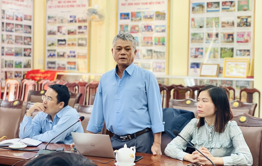 Đại diện Công ty TNHH một thành viên Cao su Chư Prông trình bày tóm tắt hoạt động của Công ty. Ảnh: Trần Dung Đại diện Công ty TNHH một thành viên Cao su Chư Prông trình bày tóm tắt hoạt động của Công ty. Ảnh: Trần Dung